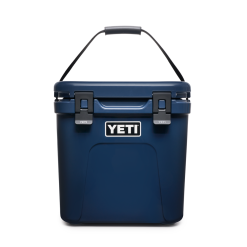 Yeti ROADIE 24 HARD COOLER -outdoor product Shop SocialMedia1080x1080 Roadie 24 Navy Front Handle Up 2200x2200 1