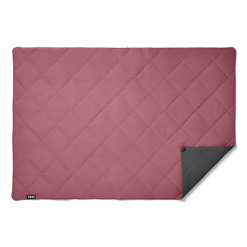 Yeti LOWLANDS BLANKET -outdoor product Shop SocialMedia1080x1080 YETI 1H22 Lowlands Blanket Fireside Red Top Corner 2199 B